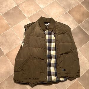 Selling rocawear vest olive green size 2x In excellent condition